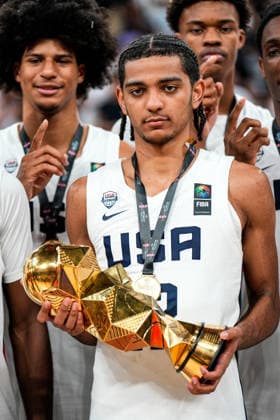 United States v Serbia: Final - FIBA U17, U 17 Basketball World Cup 2026 Beckham Black of the United States holds the World Cup trophy during the medal ceremony after the FIBA U17 Basketball World Cup final match between the United States and Serbia at BDC Main Venue on July 5, 2026, in Istanbul, Turkey. Istanbul Istanbul Turkey  Copyright: xYagizxGurtugx originalFilename:gurtug-usavserb260705_npRny.jpg