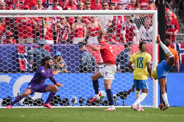 July 5, 2026, East Rutherford, New Jersey, United States: Erling Haaland of Norway shoots to score his team s first goal during the FIFA World Cup, WM, Weltmeisterschaft, Fussball 2026 Round Of 16 match between Brazil and Norway at New York New Jersey Stadium on July 05, 2026 in East Rutherford, New Jersey. Brazil V Norway: Round Of 16 - FIFA World Cup 2026  - ZUMAa181 20260705_zaa_a181_081 Copyright: xJosexBretonx