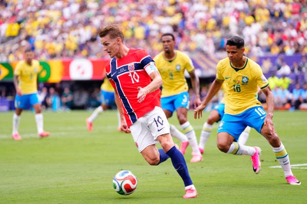 July 5, 2026, East Rutherford, New Jersey, United States: Martin Odegaard of Norway drives the ball during the FIFA World Cup, WM, Weltmeisterschaft, Fussball 2026 Round Of 16 match between Brazil and Norway at New York New Jersey Stadium on July 05, 2026 in East Rutherford, New Jersey. East Rutherford United States - ZUMAa181 20260705_zaa_a181_074 Copyright: xJosexBretonx
