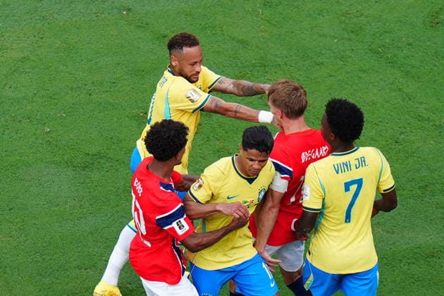 Brazil v Norway - FIFA World Cup, WM, Weltmeisterschaft, Fussball 2026 - Round of 16 NEW JERSEY, UNITED STATES - JULY 05: Neymar (10) of Brazil pushes Martin Odegaard (R) of Norway during the FIFA World Cup 2026 Round of 16 match between Brazil and Norway at New Jersey Stadium (MetLife Stadium) in East Rutherford, New Jersey, USA, on July 05, 2026. Hakan Akgun Anadolu New Jersey United States. Editorial use only. Please get in touch for any other usage.  Copyright: x2026xAnadoluxHakanxAkgunx