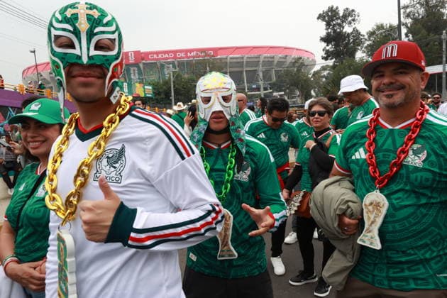 FIFA World Cup, WM, Weltmeisterschaft, Fussball 2026 - Round of 16 - Mexico vs. England Fans in Mexico wait outside Azteca Stadium ahead of a Round of 16 match in the 2026 FIFA World Cup between Mexico and England in Mexico City, Mexico, 05 July 2026. MEXICO CITY Mexico  Copyright: xMARIOxGUZMANx