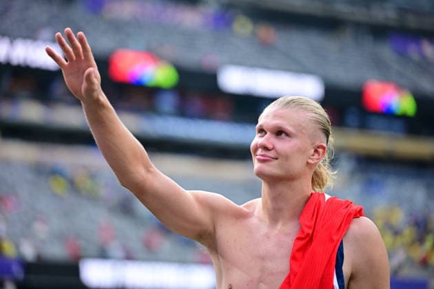 Brazil v Norway - FIFA World Cup, WM, Weltmeisterschaft, Fussball 2026 - Round of 16 NEW JERSEY, UNITED STATES - JULY 05: Erling Braut Haaland of Norway greets the fans after the FIFA World Cup 2026 Round of 16 match between Brazil and Norway at New Jersey Stadium (MetLife Stadium) in East Rutherford, New Jersey, USA, on July 05, 2026. Abdulhamid Hosbas Anadolu New Jersey United States. Editorial use only. Please get in touch for any other usage.  Copyright: x2026xAnadoluxAbdulhamidxHosbasx