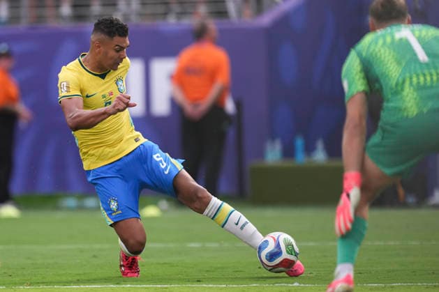 July 5, 2026, East Rutherford, New Jersey, United States: Casemiro of Brazil kicks the ball during the FIFA World Cup, WM, Weltmeisterschaft, Fussball 2026 Round Of 16 match between Brazil and Norway at New York New Jersey Stadium on July 05, 2026 in East Rutherford, New Jersey. Brazil V Norway: Round Of 16 - FIFA World Cup 2026  - ZUMAa181 20260705_zaa_a181_102 Copyright: xJosexBretonx