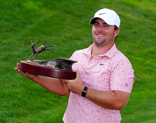 Sport Themen der Woche KW27 SILVIS, IL - JULY 05: PGA, Golf Herren golfer Chris Gotterup poses with the trophy after winning the John Deere Classic on July 5, 2026, at TPC Deere Run in Silvis, Illinois. (Photo by Brian Spurlock Icon Sportswire) GOLF: JUL 05 PGA John Deere Classic EDITORIAL USE ONLY Icon26070511