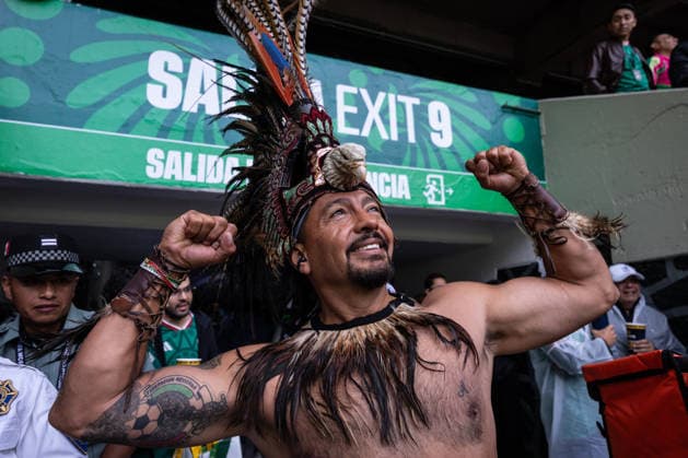 FIFA World Cup, WM, Weltmeisterschaft, Fussball 2026: Mexico v England MEXICO CITY, MEXICO - 5th July 2026: A Mexico fan poses for a photo ahead of the FIFA World Cup 2026 Round of 16 match between Mexico and England at Azteca Stadium Mexico City Azteca Stadium Mexico Copyright: xCraigxMercerx xPeakxActionxPhotosx