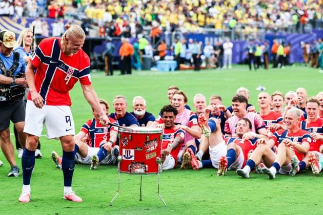 RECORD DATE NOT STATED FIFA World Cup, WM, Weltmeisterschaft, Fussball 2026 - Round of 16 - Brazil v Norway Norway s players celebrate qualifying for the quarterfinals by performing the Viking clap after defeating Brazil 2-1 to the Round of 16 match at the FIFA World Cup, at New York New Jersey Stadium, in East Rutherford, United States, on Sunday, July 05, 2026.(Foto: William Volcov Brazil Photo Press IMAGO) Sports East Rutherford NJ United States Copyright: xWILLIAMxVOLCOVx