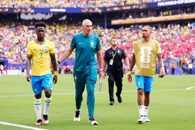 Brazil v Norway: Round of 16 - FIFA World Cup, WM, Weltmeisterschaft, Fussball 2026 Raphinha and Vinicius Junior of Brazil look on during the FIFA World Cup 2026 Round Of 16 match between Brazil and Norway at New York New Jersey Stadium on July 05, 2026 in East Rutherford, New Jersey. East Rutherford NJ United States  Copyright: xJosexBretonx originalFilename:bretonhernandez-brazilvn260705_npZm5.jpg