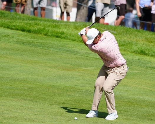 SILVIS, IL - JULY 05: PGA, Golf Herren golfer Chris Gotterup plays his second shot on the 18th hole during the final round of the John Deere Classic on July 5, 2026, at TPC Deere Run in Silvis, Illinois. (Photo by Brian Spurlock Icon Sportswire) GOLF: JUL 05 PGA John Deere Classic EDITORIAL USE ONLY Icon26070531
