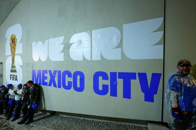 Media evacuated from the storm Mexico v England, 2026 FIFA World Cup, WM, Weltmeisterschaft, Fussball Round of 16, Football, Azteca Stadium, Mexico City, Mexico - 05 Jul 2026Mexico City Azteca Stadium Mexico  Copyright: xJavierxGarcia Shutterstockx 16975483v