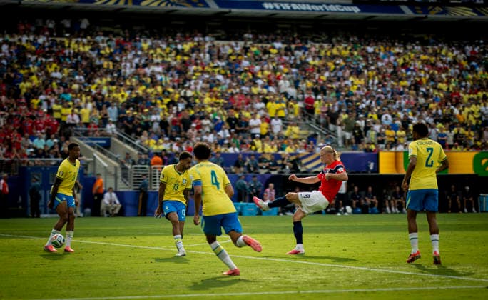 New York New Jersey, USA 05th Jul 2026. Erling Haaland (NOR) scores the goal to 0:2 vs Gabriel (BRA) Danilo (BRA) Marquinhos (BRA) Ederson (BRA) Brasil - Norway World Cup Brasilien - Norwegen 05.07.2026 *** New York, New Jersey, USA, July 5, 2026: Erling Haaland (NOR) scores the goal to make it 0–2 against Gabriel (BRA), Danilo (BRA), Marquinhos (BRA), and Ederson (BRA). Brazil vs. Norway, World Cup, Brazil, Norway, July 5, 2026
