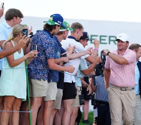 SILVIS, IL - JULY 05: PGA, Golf Herren golfer Chris Gotterup high fives the fans on the way to the trophy presentation after he won the John Deere Classic on July 5, 2026, at TPC Deere Run in Silvis, Illinois. (Photo by Brian Spurlock Icon Sportswire) GOLF: JUL 05 PGA John Deere Classic EDITORIAL USE ONLY Icon26070555