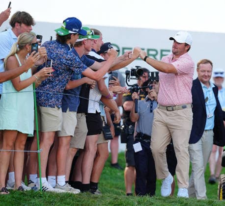 SILVIS, IL - JULY 05: PGA, Golf Herren golfer Chris Gotterup high fives the fans on the way to the trophy presentation after he won the John Deere Classic on July 5, 2026, at TPC Deere Run in Silvis, Illinois. (Photo by Brian Spurlock Icon Sportswire) GOLF: JUL 05 PGA John Deere Classic EDITORIAL USE ONLY Icon26070557