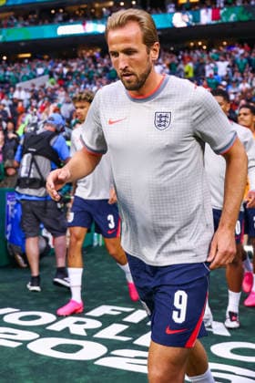 MEXICO CITY, MEXICO - JULY 5: Harry Kane of England walks out for warmups before the FIFA World Cup, WM, Weltmeisterschaft, Fussball 2026 Round Of 16 match between Mexico and England at Mexico City Stadium on July 5, 2026 in Mexico City, Mexico.  Copyright: xMBxMediax