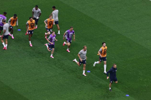 FIFA World Cup, WM, Weltmeisterschaft, Fussball 2026 - Round of 16 - Mexico vs. England Players of England warm up ahead of the FIFA World Cup 2026 Round of 16 soccer match between Mexico and England, in Mexico City, Mexico, 05 July 2026. Mexico City Mexico  Copyright: xMARIOxGUZMANx