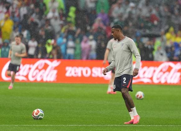 Mexico v England - FIFA World Cup, WM, Weltmeisterschaft, Fussball 2026 - Round of 16 MEXICO CITY, MEXICO - JULY 05: Ezri Konsa (2) of England warms up prior the FIFA World Cup 2026 Round of 16 match between Mexico and England at Mexico Stadium (Estadio Azteca) in Mexico City, Mexico on July 05, 2026. Juancho Torres Anadolu Mexico City Mexico. Editorial use only. Please get in touch for any other usage.  Copyright: x2026xAnadoluxJuanchoxTorresx