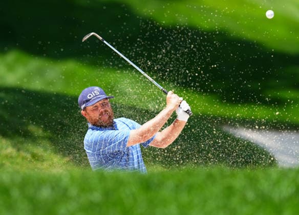 SILVIS, IL - JULY 05: PGA, Golf Herren golfer Zac Blair plays a sand shot out of a green side bunker on the 9th hole during the final round of the John Deere Classic on July 5, 2026, at TPC Deere Run in Silvis, Illinois. (Photo by Brian Spurlock Icon Sportswire) GOLF: JUL 05 PGA John Deere Classic EDITORIAL USE ONLY Icon26070567
