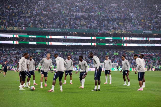 FIFA World Cup, WM, Weltmeisterschaft, Fussball 2026 - Round of 16 - Mexico vs. England Players of England warm up ahead of the FIFA World Cup 2026 Round of 16 soccer match between Mexico and England, in Mexico City, Mexico, 05 July 2026. Ciudad de Mexico Mexico  Copyright: xJOSExMENDEZx