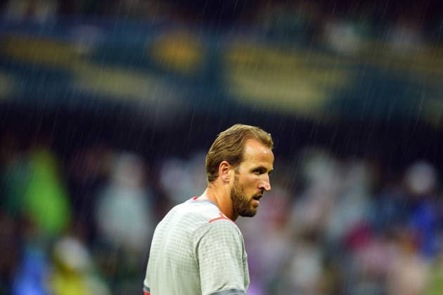Harry Kane of England in the rain ahead of kick-off Mexico v England, 2026 FIFA World Cup, WM, Weltmeisterschaft, Fussball Round of 16, Football, Azteca Stadium, Mexico City, Mexico - 05 Jul 2026Mexico City Azteca Stadium Mexico  Copyright: xJavierxGarcia Shutterstockx 16975483aa