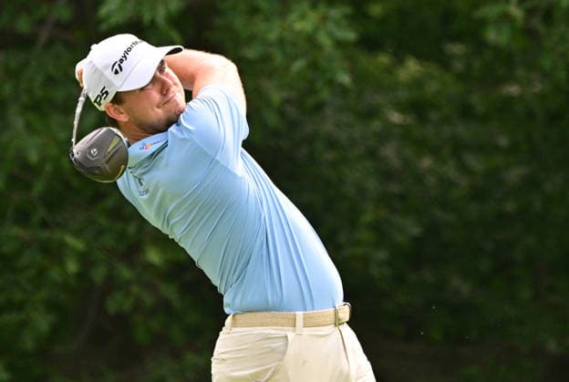 SILVIS, IL - JULY 05: Golfer Piercesan Coody hits hs shot on the 2 tee during the final round of the John Deere Classic on July 05, 2026, at TPC Deere Run in Silvis, Illinois. (Photo by Keith Gillett Icon Sportswire) GOLF: JUL 05 PGA, Golf Herren John Deere Classic EDITORIAL USE ONLY Icon26070503