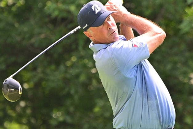 SILVIS, IL - JULY 05: Golfer Matt Kuchar hits his shot on the 2 tee during the final round of the John Deere Classic on July 05, 2026, at TPC Deere Run in Silvis, Illinois. (Photo by Keith Gillett Icon Sportswire) GOLF: JUL 05 PGA, Golf Herren John Deere Classic EDITORIAL USE ONLY Icon26070510