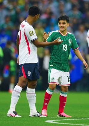 Jude Bellingham of England and Gilberto Mora of Mexico Mexico v England, 2026 FIFA World Cup, WM, Weltmeisterschaft, Fussball Round of 16, Football, Azteca Stadium, Mexico City, Mexico - 05 Jul 2026Mexico City Azteca Stadium Mexico  Copyright: xJavierxGarcia Shutterstockx 16975483an