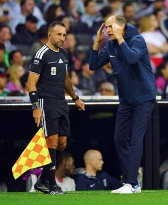 Thomas Tuchel, coach of England complains to the linesman Mexico v England, 2026 FIFA World Cup, WM, Weltmeisterschaft, Fussball Round of 16, Football, Azteca Stadium, Mexico City, Mexico - 05 Jul 2026Mexico City Azteca Stadium Mexico  Copyright: xJavierxGarcia Shutterstockx 16975483at