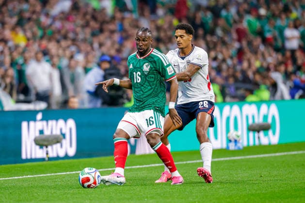 FIFA World Cup, WM, Weltmeisterschaft, Fussball 2026 MEXICO VS ENGLAND FIFA WORLD CUP 2026 MEXICO VS ENGLAND MEXICO VS ENGLAND 05072026 MEXICO CITY, MEXICO. Action photo of Julian Quinones (16) of Mexico and Jarell Quansah (26) of England, during game of the FIFA World Cup 2026 held at the Estadio Ciudad de Mexico of Mexico City. Foto de accion de Julian Quinones (16) de Mexico y Jarell Quansah (26) de Inglaterra, durante juego de Copa del Mundo 2026 de la FIFA en el Estadio Ciudad de MÃ xico de la Ciudad de Mexico. PHOTO BY IMAGENSHOP AGENCIA FOTOGRAFICA MEXICO CITY MEXICO CITY MEXICO *** FIFA WORLD CUP 2026 MEXICO VS ENGLAND FIFA WORLD CUP 2026 MEXICO VS ENGLAND MEXICO VS ENGLAND 07 05 2026 MEXICO CITY, MEXICO Action photo of Julian Quinones (16) of Mexico and Jarell Quansah (26) of England during a match of the 2026 FIFA World Cup held at the Estadio Ciudad de México in Mexico City Action photo of Julian Quinones (16) of Mexico and Jarell Quansah (26) of England, during a 2026 FIFA World Cup match at the Estadio Ciudad de México in Mexico City. PHOTO BY IMAGENSHOP PHOTO AGENCY MEXICO CITY MEXICO CITY MEXICO Copyright: xYOALIxMARTINEZx