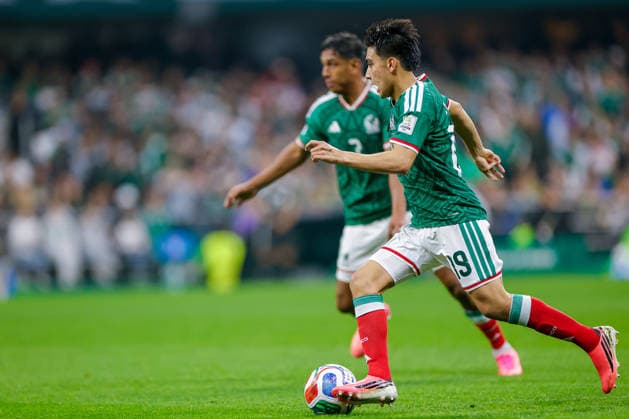 FIFA World Cup, WM, Weltmeisterschaft, Fussball 2026 MEXICO VS ENGLAND FIFA WORLD CUP 2026 MEXICO VS ENGLAND MEXICO VS ENGLAND 05072026 MEXICO CITY, MEXICO. Action photo of Gilberto Mora (19) of Mexico, during game of the FIFA World Cup 2026 held at the Estadio Ciudad de Mexico of Mexico City. Foto de accion de Gilberto Mora (19) de Mexico, durante juego de Copa del Mundo 2026 de la FIFA en el Estadio Ciudad de MÃ xico de la Ciudad de Mexico. PHOTO BY IMAGENSHOP AGENCIA FOTOGRAFICA MEXICO CITY MEXICO CITY MEXICO *** FIFA WORLD CUP 2026 MEXICO VS ENGLAND FIFA WORLD CUP 2026 MEXICO VS ENGLAND MEXICO VS ENGLAND 07 05 2026 MEXICO CITY, MEXICO Action photo of Gilberto Mora (No. 19) of Mexico during a match of the 2026 FIFA World Cup held at the Estadio Ciudad de México in Mexico City Action photo of Gilberto Mora (No. 19) of Mexico, during a 2026 FIFA World Cup match at the Estadio Ciudad de México in Mexico City PHOTO BY IMAGENSHOP PHOTO AGENCY MEXICO CITY MEXICO CITY MEXICO Copyright: xIMAGENSHOPxAGENCIAxFOTOGRAFICAx
