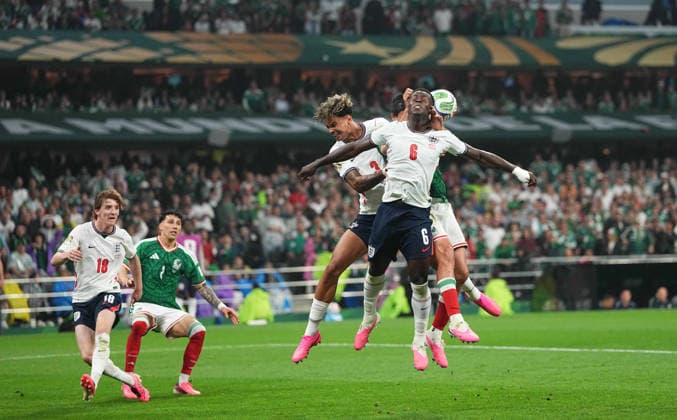 Marc Guehi (England) and Nico O™Reilly (England) during Mexico and England, Round of 16 FIFA World Cup, WM, Weltmeisterschaft, Fussball 2026, Azteca Stadium, Mexico, Mexico on July 5, 2026. Thor Wegner DeFodi Images. (Photo by DeFodi Images) - *** Marc Guehi (England) and Nico O’Reilly (England) during the Round of 16 match between Mexico and England at the 2026 FIFA World Cup, Azteca Stadium, Mexico City, Mexico, on July 5, 2026. Photo by Thor Wegner, DeFodi Images