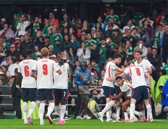 Mexico v England - FIFA World Cup, WM, Weltmeisterschaft, Fussball 2026 - Round of 16 MEXICO CITY, MEXICO - JULY 05: Jude Bellingham (10) of England celebrates with his teammates after scoring a goal during the FIFA World Cup 2026 Round of 16 match between Mexico and England at Mexico Stadium (Estadio Azteca) in Mexico City, Mexico on July 05, 2026. Juancho Torres Anadolu Mexico City Mexico. Editorial use only. Please get in touch for any other usage.  Copyright: x2026xAnadoluxJuanchoxTorresx