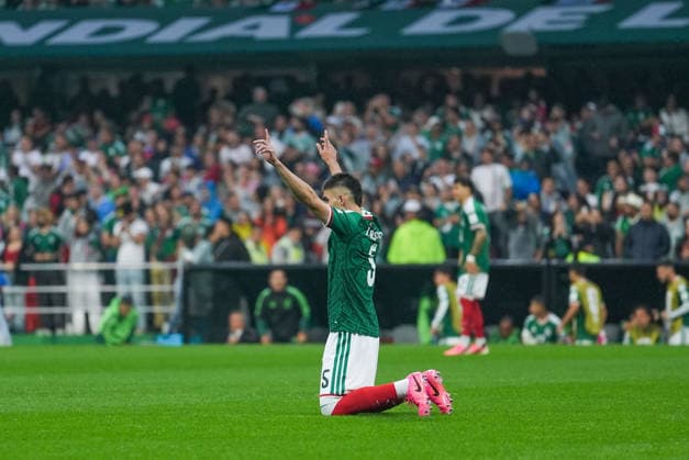 Mexico v England - FIFA World Cup, WM, Weltmeisterschaft, Fussball 2026 - Round of 16 MEXICO CITY, MEXICO - JULY 05: Johan Vasquez (5) of Mexico gestures during the FIFA World Cup 2026 Round of 16 match between Mexico and England at Mexico Stadium (Estadio Azteca) in Mexico City, Mexico on July 05, 2026. Juancho Torres Anadolu Mexico City Mexico. Editorial use only. Please get in touch for any other usage.  Copyright: x2026xAnadoluxJuanchoxTorresx