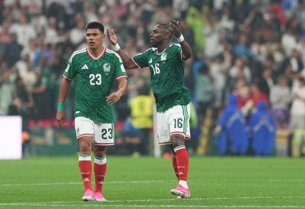 Mexico v England - FIFA World Cup, WM, Weltmeisterschaft, Fussball 2026 - Round of 16 MEXICO CITY, MEXICO - JULY 05: Julian Quinones (16) of Mexico celebrates with teammates after scoring a goal during the FIFA World Cup 2026 Round of 16 match between Mexico and England at Mexico Stadium (Estadio Azteca) in Mexico City, Mexico on July 05, 2026. Juancho Torres Anadolu Mexico City Mexico. Editorial use only. Please get in touch for any other usage.  Copyright: x2026xAnadoluxJuanchoxTorresx