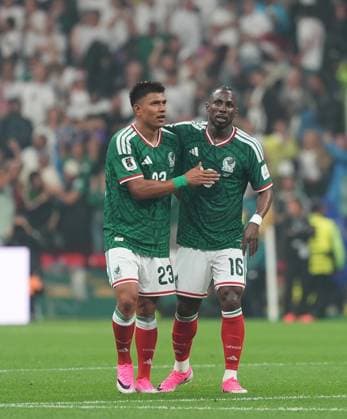 Mexico v England - FIFA World Cup, WM, Weltmeisterschaft, Fussball 2026 - Round of 16 MEXICO CITY, MEXICO - JULY 05: Julian Quinones (16) of Mexico celebrates with teammates after scoring a goal during the FIFA World Cup 2026 Round of 16 match between Mexico and England at Mexico Stadium (Estadio Azteca) in Mexico City, Mexico on July 05, 2026. Juancho Torres Anadolu Mexico City Mexico. Editorial use only. Please get in touch for any other usage.  Copyright: x2026xAnadoluxJuanchoxTorresx