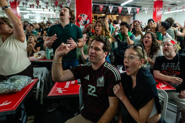 July 5, 2026, Los Angeles, California, USA: Fans jeer as Mexico misses a goal against England during a World Cup watch party at Grand Central Market in Los Angeles, California, during the 2026 FIFA World Cup, WM, Weltmeisterschaft, Fussball Los Angeles USA - ZUMAk198 20260705_zsp_k198_005 Copyright: xGhawamxKouchakix