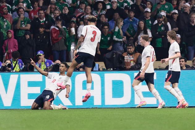 FIFA World Cup, WM, Weltmeisterschaft, Fussball 2026 - Round of 16 - Mexico vs. England Jude Bellingham (L) of England celebrates after scoring the 0-2 goal during the FIFA World Cup 2026 Round of 16 soccer match between Mexico and England, in Mexico City, Mexico, 05 July 2026. Ciudad de Mexico Mexico  Copyright: xJOSExMENDEZx