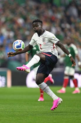 (260706) -- MEXICO CITY, July 6, 2026 -- Bukayo Saka of England controls the ball during the round of 16 match between Mexico and England at the 2026 FIFA World Cup, WM, Weltmeisterschaft, Fussball at the Mexico City Stadium, Mexico, July 5, 2026. ) (SP)MEXICO-MEXICO CITY-FOOTBALL-FIFA WORLD CUP-ROUND OF 16-MEX VS ENG WuxWei 