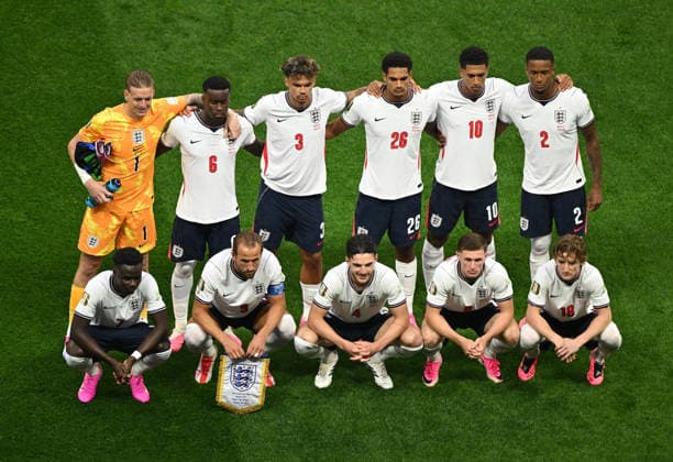 (260706) -- MEXICO CITY, July 6, 2026 -- Starting players of England pose for a group photo before the round of 16 match between Mexico and England at the 2026 FIFA World Cup, WM, Weltmeisterschaft, Fussball at the Mexico City Stadium, Mexico, July 5, 2026. ) (SP)MEXICO-MEXICO CITY-FOOTBALL-FIFA WORLD CUP-ROUND OF 16-MEX VS ENG LixMuzi 