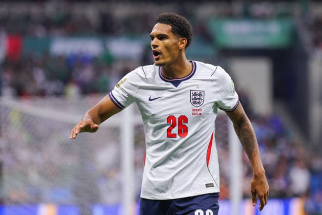 MEXICO CITY, MEXICO - JULY 5: Jarell Quansah of England gives instructions during the FIFA World Cup, WM, Weltmeisterschaft, Fussball 2026 Round Of 16 match between Mexico and England at Mexico City Stadium on July 5, 2026 in Mexico City, Mexico.  Copyright: xMBxMediax