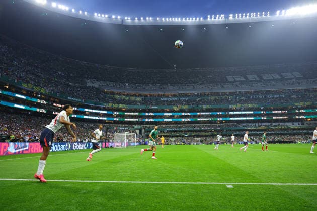 MEXICO CITY, MEXICO - JULY 5: Jarell Quansah of England takes a throw in during the FIFA World Cup, WM, Weltmeisterschaft, Fussball 2026 Round Of 16 match between Mexico and England at Mexico City Stadium on July 5, 2026 in Mexico City, Mexico.  Copyright: xMBxMediax