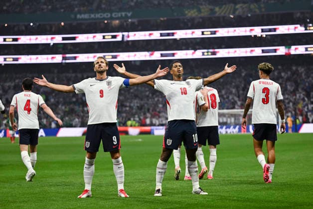 (260706) -- MEXICO CITY, July 6, 2026 -- Jude Bellingham (R, front) and Harry Kane (L, front) of England celebrate scoring during the round of 16 match between Mexico and England at the 2026 FIFA World Cup, WM, Weltmeisterschaft, Fussball at the Mexico City Stadium, Mexico, July 5, 2026. ) (SP)MEXICO-MEXICO CITY-FOOTBALL-FIFA WORLD CUP-ROUND OF 16-MEX VS ENG WuxWei 