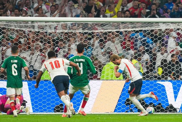 Mexico v England - FIFA World Cup, WM, Weltmeisterschaft, Fussball 2026 - Round of 16 MEXICO CITY, MEXICO - JULY 05: Harry Kane (9) of England celebrates after scoring a goal during the FIFA World Cup 2026 Round of 16 match between Mexico and England at Mexico Stadium (Estadio Azteca) in Mexico City, Mexico on July 05, 2026. Juancho Torres Anadolu Mexico City Mexico. Editorial use only. Please get in touch for any other usage.  Copyright: x2026xAnadoluxJuanchoxTorresx