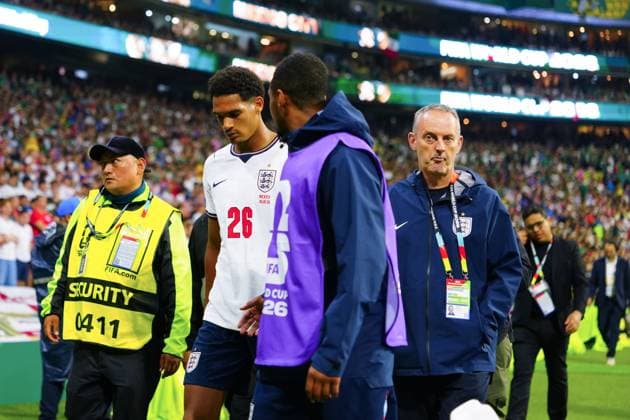 Jarell Quansah of England after receiving a red card Mexico v England, 2026 FIFA World Cup, WM, Weltmeisterschaft, Fussball Round of 16, Football, Azteca Stadium, Mexico City, Mexico - 05 Jul 2026Mexico City Azteca Stadium Mexico  Copyright: xJavierxGarcia Shutterstockx 16975483co