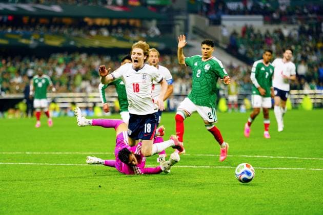 Anthony Gordon of England wins a penalty Mexico v England, 2026 FIFA World Cup, WM, Weltmeisterschaft, Fussball Round of 16, Football, Azteca Stadium, Mexico City, Mexico - 05 Jul 2026Mexico City Azteca Stadium Mexico  Copyright: xJavierxGarcia Shutterstockx 16975483cp