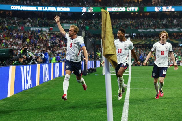 FIFA World Cup, WM, Weltmeisterschaft, Fussball 2026: Mexico v England MEXICO CITY, MEXICO - 5th July 2026: Harry Kane of England celebrates scoring his side s third goal from the penalty spot during the FIFA World Cup 2026 Round of 16 match between Mexico and England at Azteca Stadium Mexico City Azteca Stadium Mexico Copyright: xCraigxMercerx xPeakxActionxPhotosx