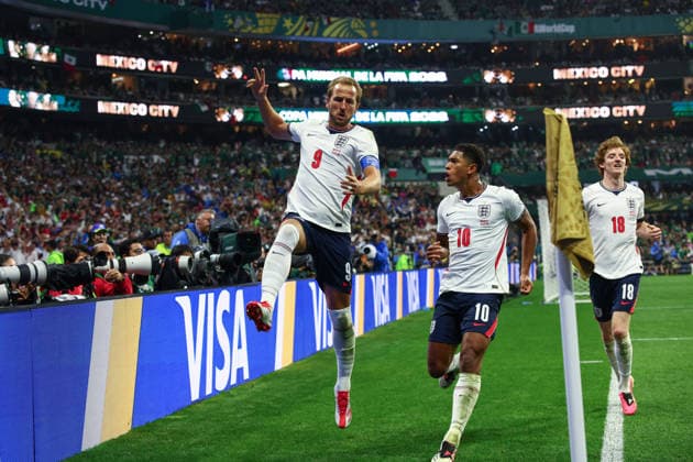 FIFA World Cup, WM, Weltmeisterschaft, Fussball 2026: Mexico v England MEXICO CITY, MEXICO - 5th July 2026: Harry Kane of England celebrates scoring his side s third goal from the penalty spot during the FIFA World Cup 2026 Round of 16 match between Mexico and England at Azteca Stadium Mexico City Azteca Stadium Mexico Copyright: xCraigxMercerx xPeakxActionxPhotosx