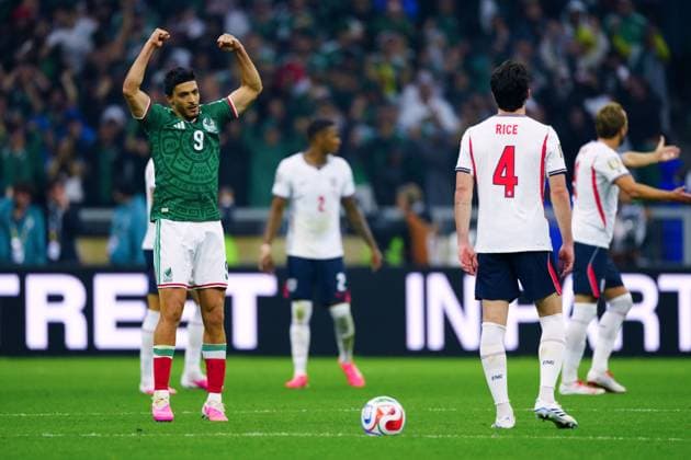 Raul Jimenez of Mexico celebrates scoring Mexico v England, 2026 FIFA World Cup, WM, Weltmeisterschaft, Fussball Round of 16, Football, Azteca Stadium, Mexico City, Mexico - 05 Jul 2026Mexico City Azteca Stadium Mexico  Copyright: xJavierxGarcia Shutterstockx 16975483df