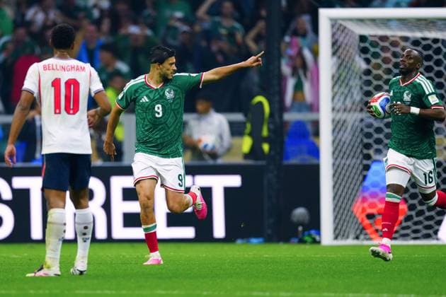 Raul Jimenez of Mexico celebrates scoring Mexico v England, 2026 FIFA World Cup, WM, Weltmeisterschaft, Fussball Round of 16, Football, Azteca Stadium, Mexico City, Mexico - 05 Jul 2026Mexico City Azteca Stadium Mexico  Copyright: xJavierxGarcia Shutterstockx 16975483dg