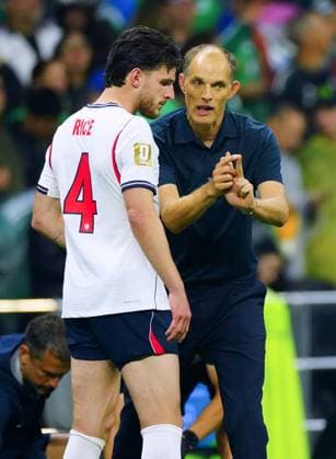 Thomas Tuchel talks to Declan Rice of England Mexico v England, 2026 FIFA World Cup, WM, Weltmeisterschaft, Fussball Round of 16, Football, Azteca Stadium, Mexico City, Mexico - 05 Jul 2026Mexico City Azteca Stadium Mexico  Copyright: xJavierxGarcia Shutterstockx 16975483dk