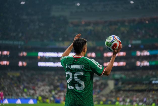 Mexico v England - FIFA World Cup, WM, Weltmeisterschaft, Fussball 2026 - Round of 16 MEXICO CITY, MEXICO - JULY 05: Roberto Alvarado (25) of Mexico in action during the FIFA World Cup 2026 Round of 16 match between Mexico and England at Mexico Stadium (Estadio Azteca) in Mexico City, Mexico on July 05, 2026. Juancho Torres Anadolu Mexico City Mexico. Editorial use only. Please get in touch for any other usage.  Copyright: x2026xAnadoluxJuanchoxTorresx