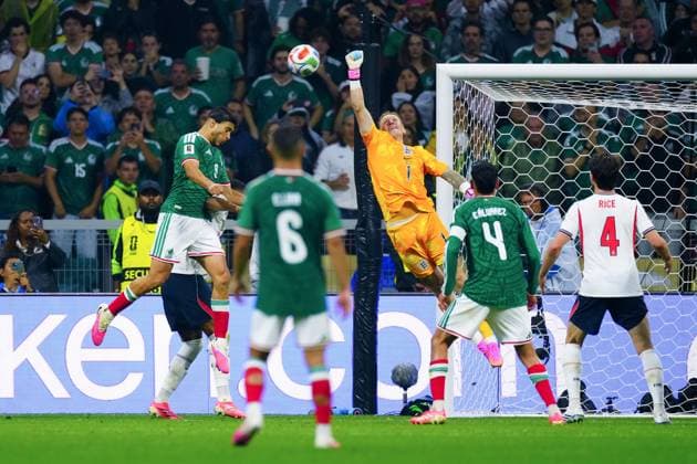 Jordan Pickford of England saves Mexico v England, 2026 FIFA World Cup, WM, Weltmeisterschaft, Fussball Round of 16, Football, Azteca Stadium, Mexico City, Mexico - 05 Jul 2026Mexico City Azteca Stadium Mexico  Copyright: xJavierxGarcia Shutterstockx 16975483dp